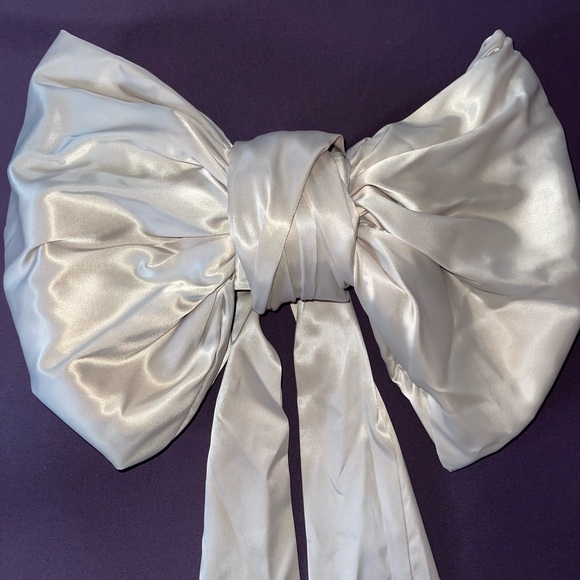 Moda Glam Boutique ANGELINA OVERSIZED BOW GOWN- CHAMPAGNE - Picture 4 of 9